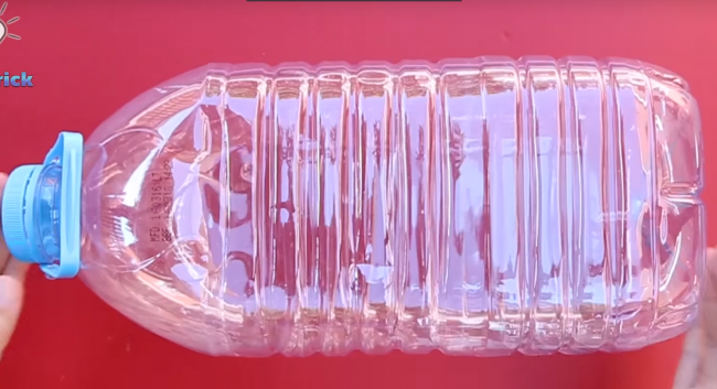 Video: 38 geniálnych trikov s plastovou fľašou, ktoré využijete nielen v záhrade