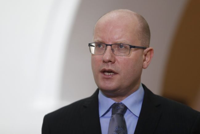 Český premiér Sobotka demisiu nepodá