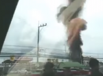 Video: Pri dvoch výbuchoch pred obchodným centrom sa zranilo vyše 40 ľudí