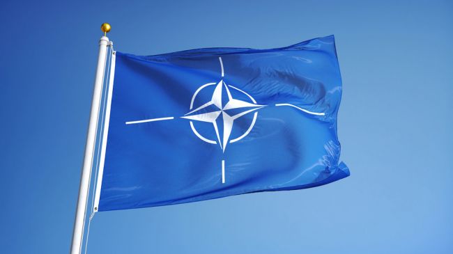 NATO sa ešte do summitu 25. mája rozhodne, či sa pridá ku koalícii proti IS