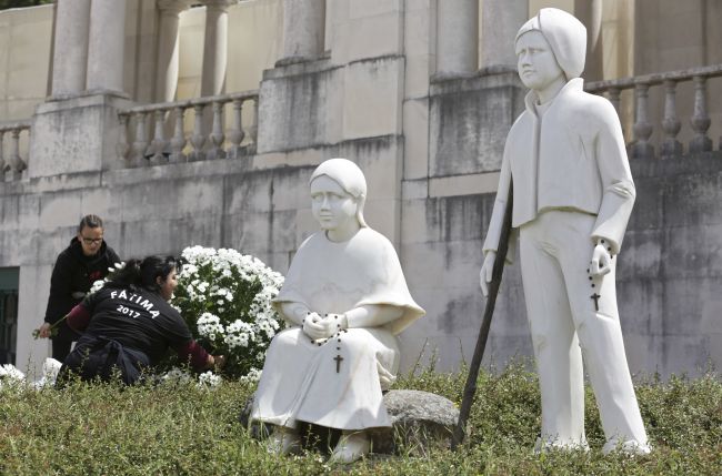 Katolícka cirkev v SR i vo svete si pripomína 100. výročie zjavení Panny Márie