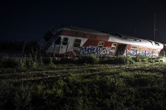 Pri Solúne sa vykoľajil vlak, hlásia štyroch mŕtvych a 5 zranených