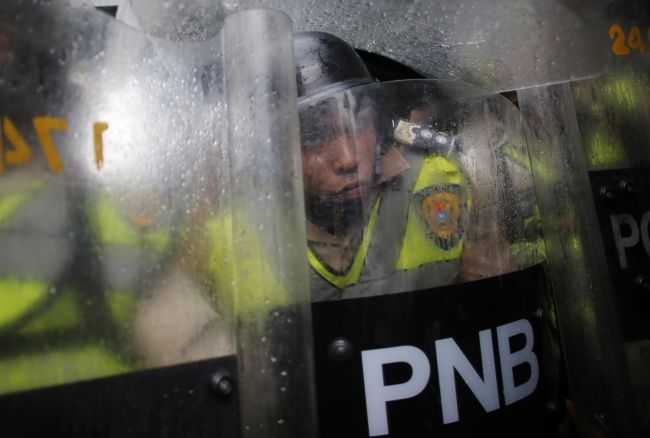 Venezuelská opozícia vyzýva armádu na dialóg
