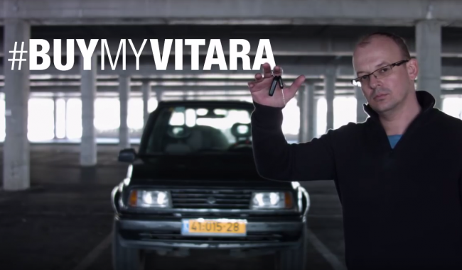 Video: Toto auto si nikto nechcel kúpiť, tak mu majiteľ natočil geniálnu reklamu