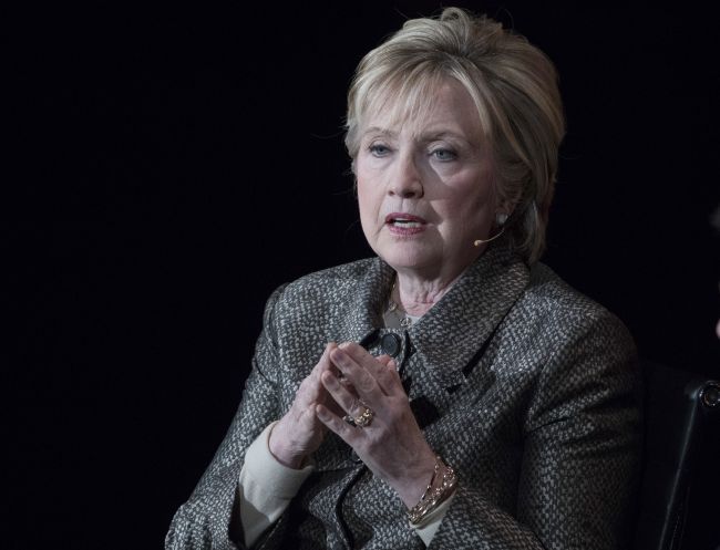 Clintonová predstavila svoje nové politické hnutie Onward Together