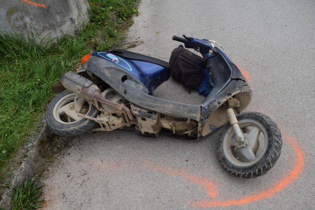 Pri nehode zomrel motocyklista. V ruksaku našli zbraň