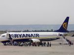 Let Ryanairu presmerovali do Rakúska, neskrotného pasažiera odviedla polícia