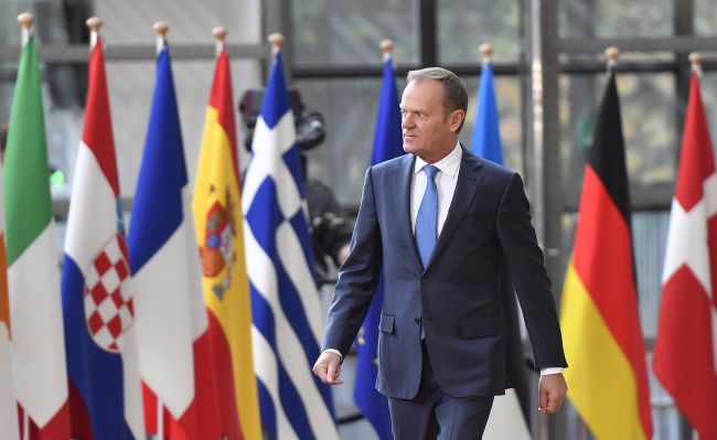 Tusk ocenil Macronovu energiu a odvahu, Macron sa spolieha na Tuskovo líderstvo