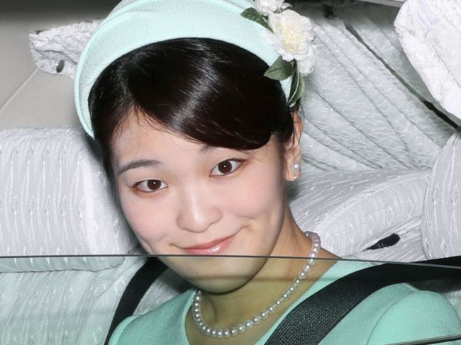 Japonská princezná Mako sa pre sobáš s právnikom vzdá kráľovského postavenia