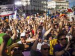 Tisíce ľudí v Španielsku demonštrovali za vyslovenie nedôvery premiérovi Rajoyovi