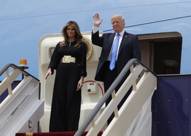 Prezident USA odletel zo Saudskej Arábie do Izraela