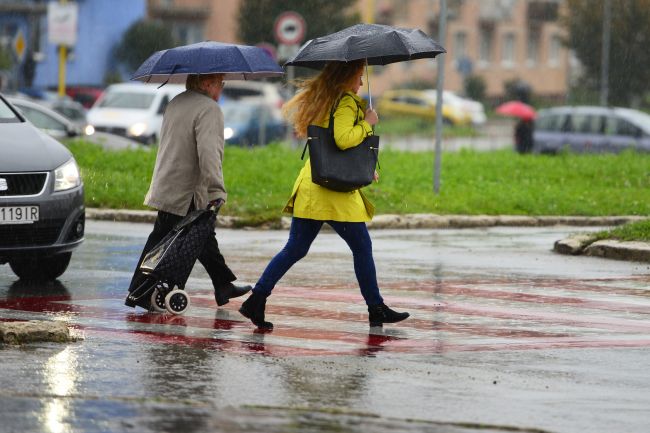 SHMÚ: Meteorológovia varujú pred búrkami. Ktoré kraje tvoria výnimku?