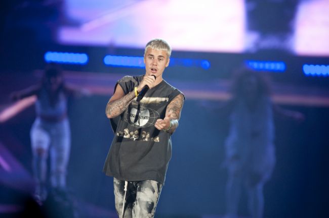 Fanúšikovia prosia Justina Biebera, aby zrušil koncerty