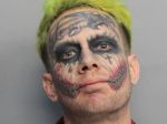 Potetovaný "Joker" ohrozoval so zbraňou cestnú premávku v Miami