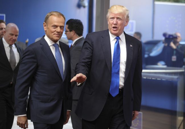 Trump s Tuskom sa zhodli na boji proti terorizmu, k Rusku majú odlišný postoj