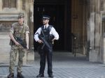 Británia: Počas policajného zásahu evakuovali jednu z manchesterských ulíc