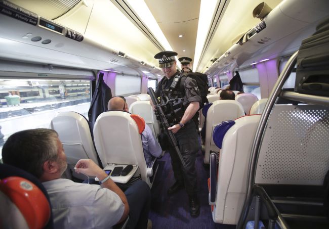 Britská polícia zatkla desiateho podozrivého v súvislosti s útokom v Manchestri