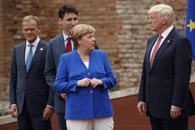 Biely dom: Vzťah Trumpa a Merkelovej je "úplne neuveriteľný"