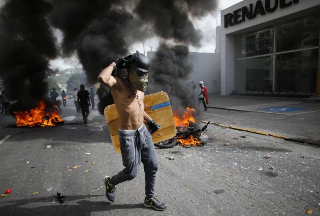 Najnovšie protesty vo Venezuele si vyžiadali najmenej 100 zranených