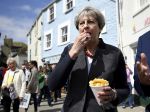 Britské voľby: Mayovej konzervatívci majú už iba 3-percentný náskok