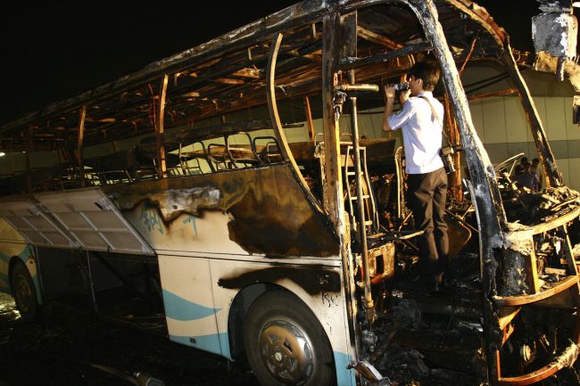 Požiar autobusu, pri ktorom zahynulo 11 detí, bol zrejme založený úmyselne