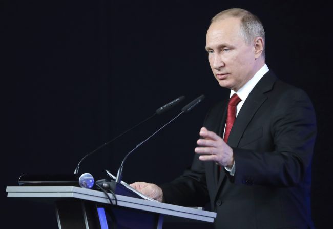 Putin vyzval amerických podnikateľov, aby pomohli normalizovať vzťahy Rusko-USA