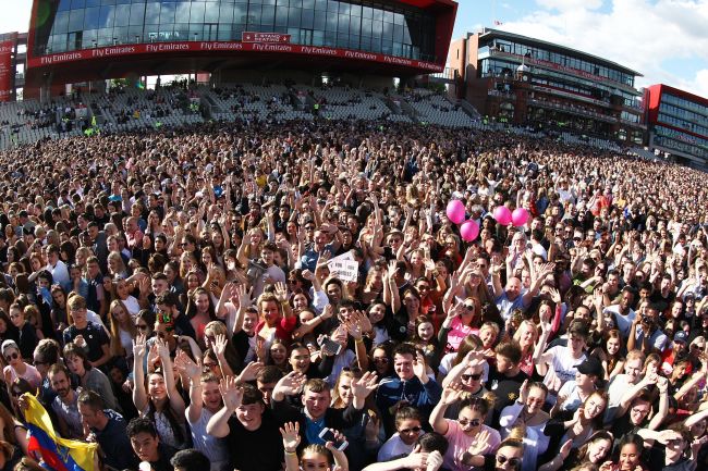 Na benefičný koncert v Manchestri prišlo 50.000 ľudí