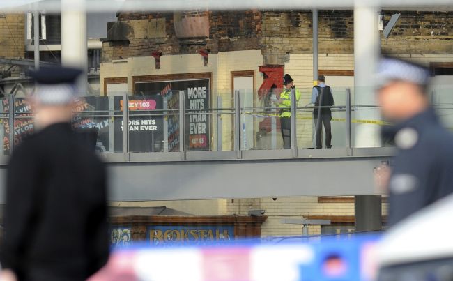 Polícia zatkla na letisku Heathrow muža v súvislosti s útokom v Manchestri