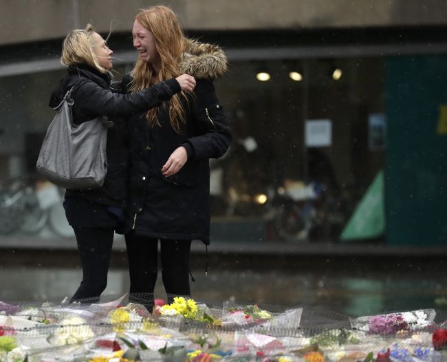 Identifikovali tretiu francúzsku obeť útoku v Londýne, z Temže vytiahli telo