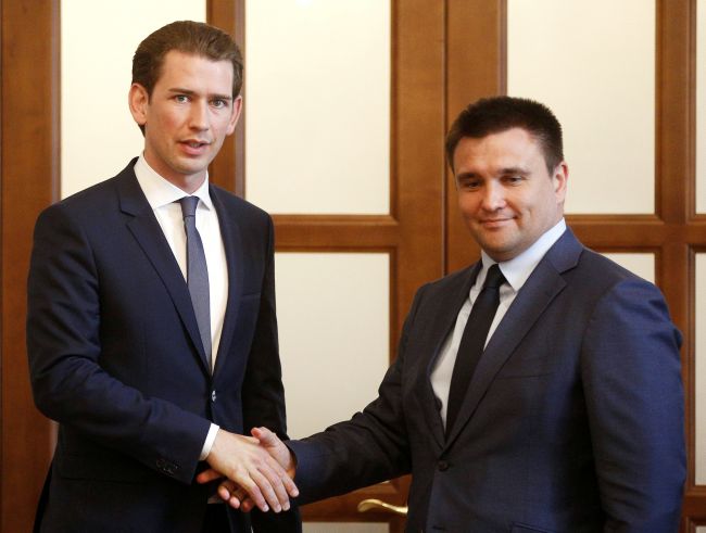 Rusko vedome eskaluje situáciu na Ukrajine, pokúša sa tam o protektorát, tvrdí Klimkin