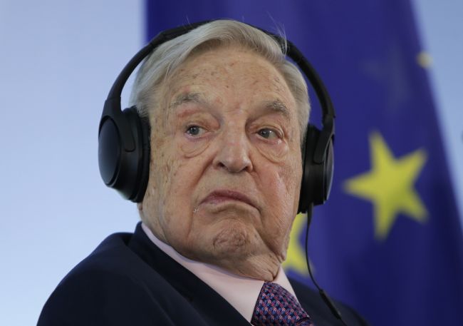 Soros: Európa je povinná prijať migrantov