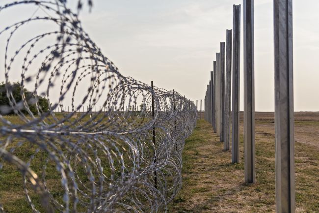 Maďarská vláda trvá na postoji, že migrácia je úzko prepojená s terorizmom