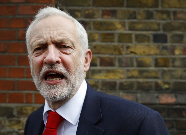 Líder britských labouristov Corbyn vyhlásil, že je "pripravený slúžiť" krajine