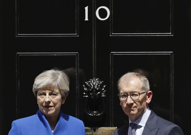 Podľa analytika z britského vládneho inštitútu Mayová čelí trom veľkým výzvam