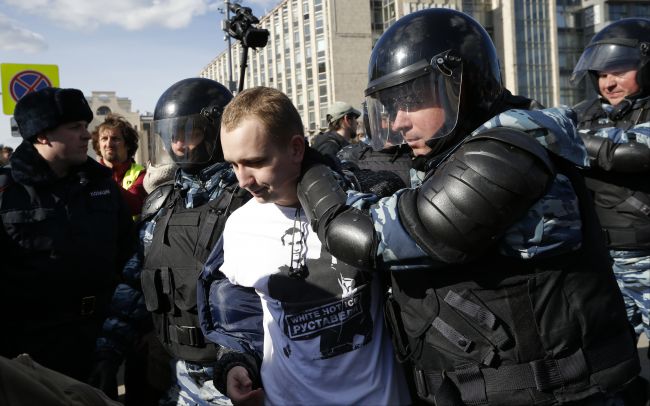 Deň Ruska sprevádza séria protikorupčných mítingov, polícia na nich zatýka