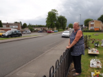 Video: Stará mama vyriešila problém s rýchlosťou áut na jej ulici svojsky