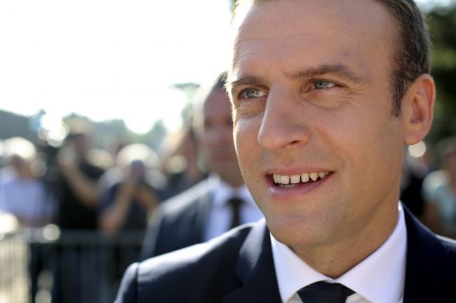 Tábor francúzskeho prezidenta zrejme získal vo voľbách absolútnu väčšinu