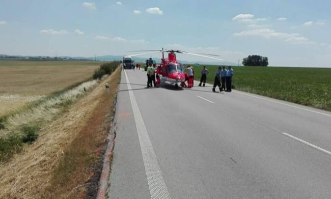 Foto: Pri nehode kamiónu a auta zasahoval aj vrtuľník