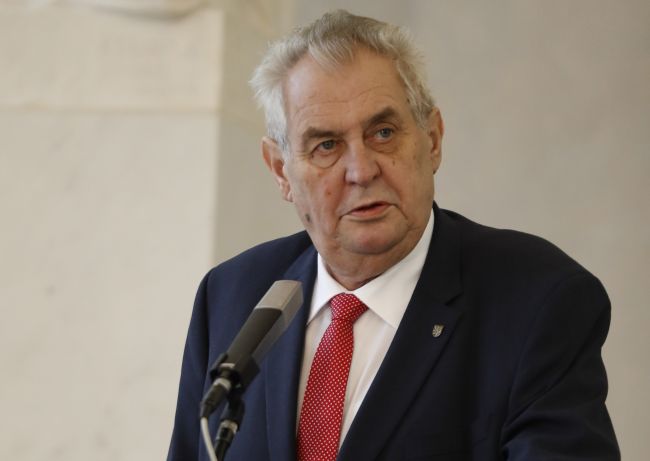 Prezident Zeman prijal demisiu ministerky školstva