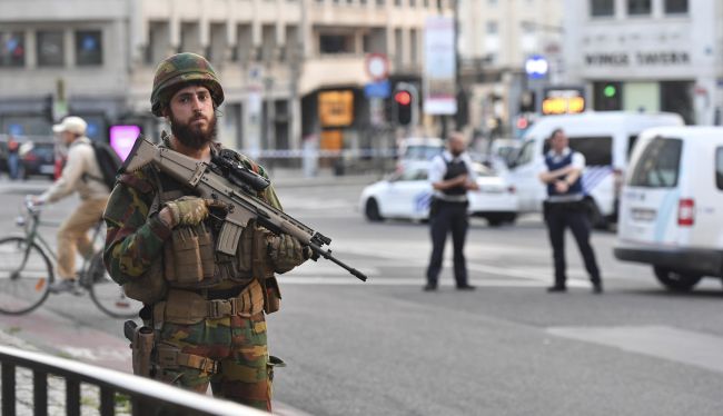 Belgické orgány už poznajú totožnosť útočníka z bruselskej železničnej stanice