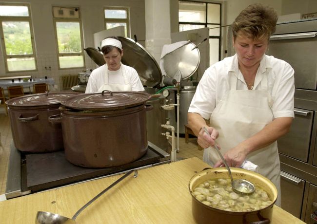 Školské jedálne budú čoskoro soliť menej, štát zmení usmernenia