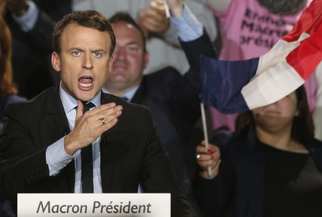 Macron: Členské štáty nerešpektujúce pravidlá EÚ by mali pocítiť dôsledky