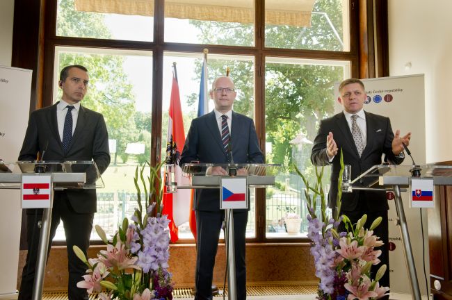 Šéfovia vlád ČR, SR a Rakúska dohodli spoluprácu v priemysle a infraštruktúre