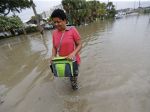 Tropická búrka Cindy udrela na pobrežie štátu Louisiana, zomrelo dieťa