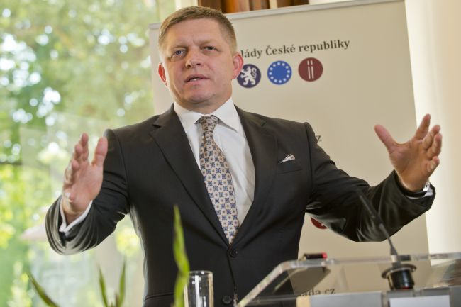 Robert Fico bude navrhovať, aby sa otázky migrácie prerokúvali v menších formátoch