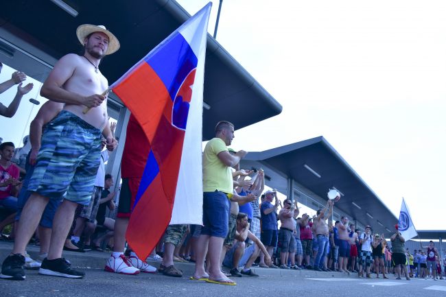 Ďalšie vyjednávanie vo Volkswagen Slovakia sa začalo, odborári chcú rokovať aj v noci