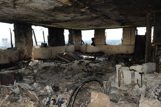 Opláštenie najmenej siedmich britských vežiakov je z hoľavých materiálov