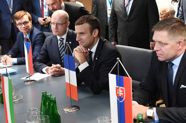 Fico: V4 má záujem stretávať sa s Macronom pred každým summitom EÚ