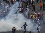 Venezuela: Vládne sily a demonštranti sa dostali do stretu na leteckej základni