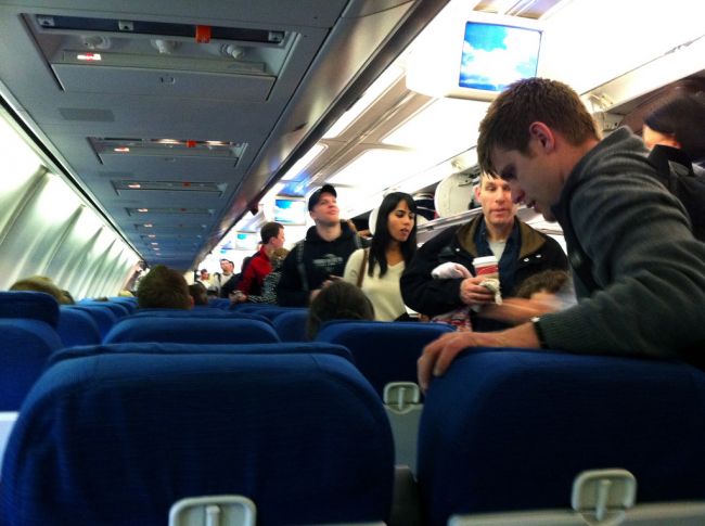 7 nepríjemných vecí, ktoré sa vám môžu diať v lietadle a ako im zabrániť